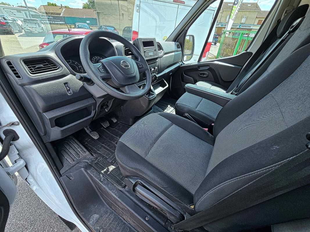 Nissan Interstar — 15