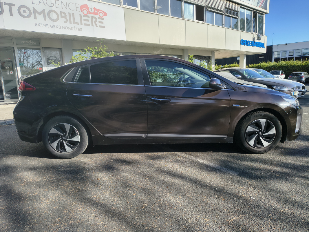 Hyundai IONIQ — 8