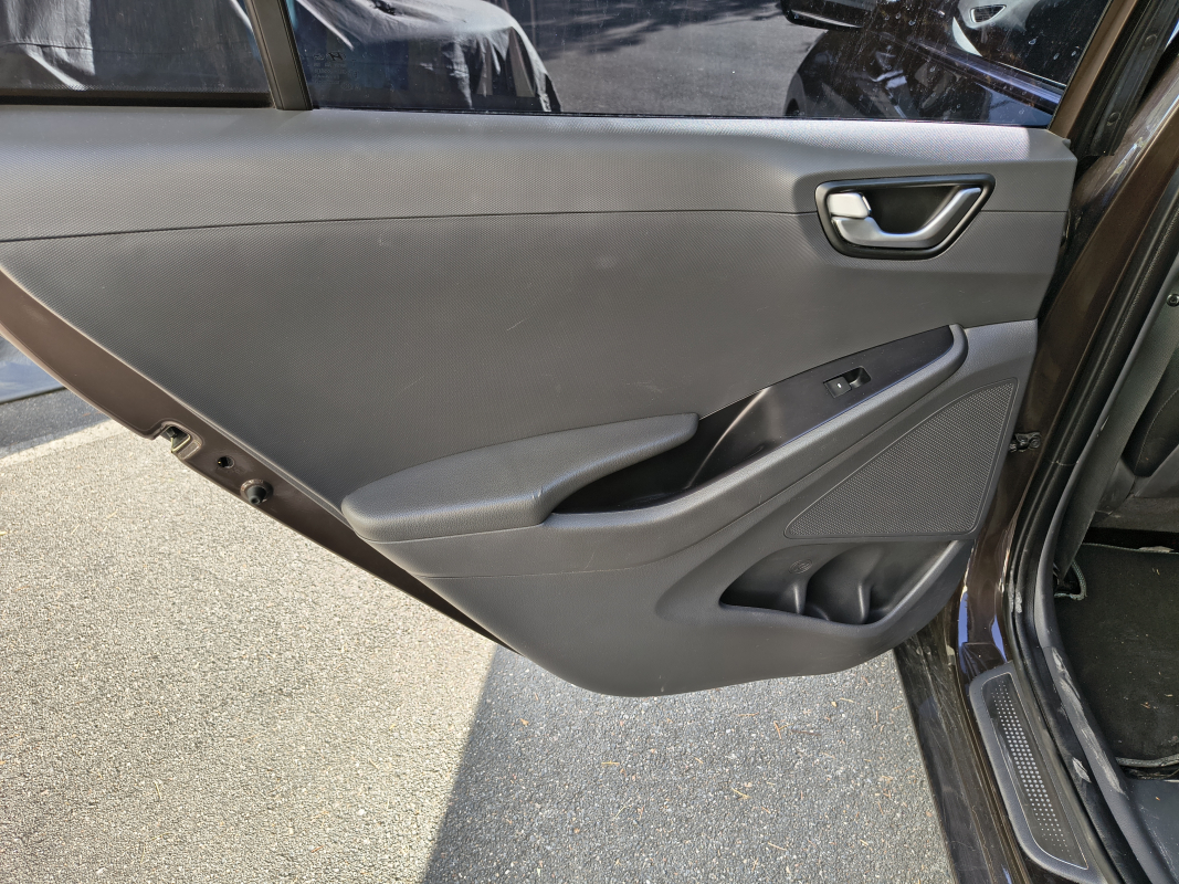 Hyundai IONIQ — 19