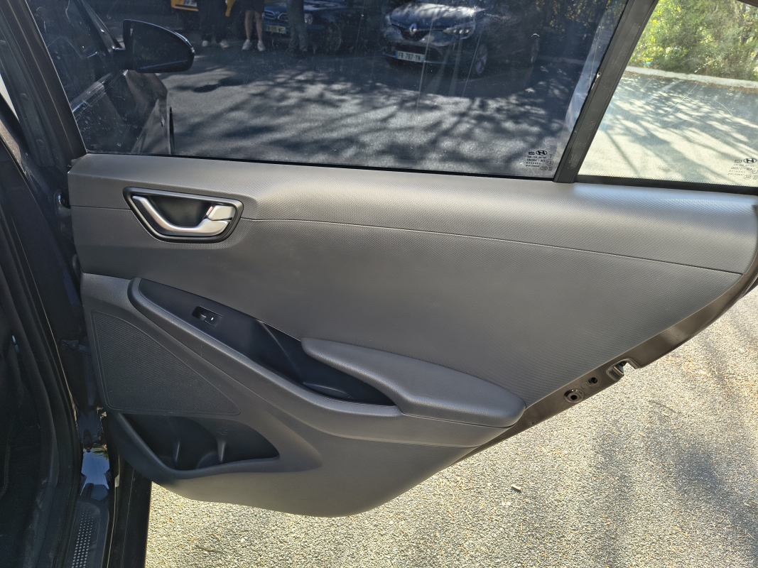 Hyundai IONIQ — 21