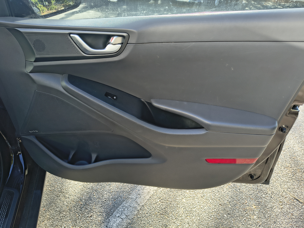 Hyundai IONIQ — 17
