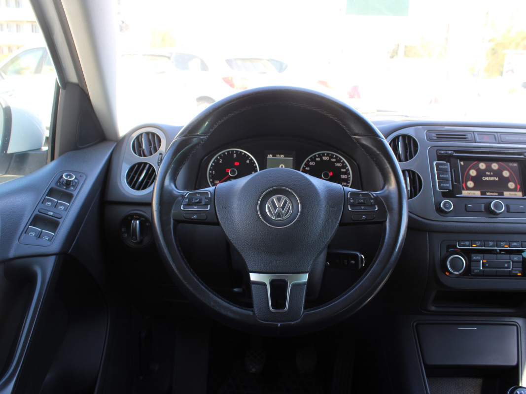 Volkswagen Tiguan — 14