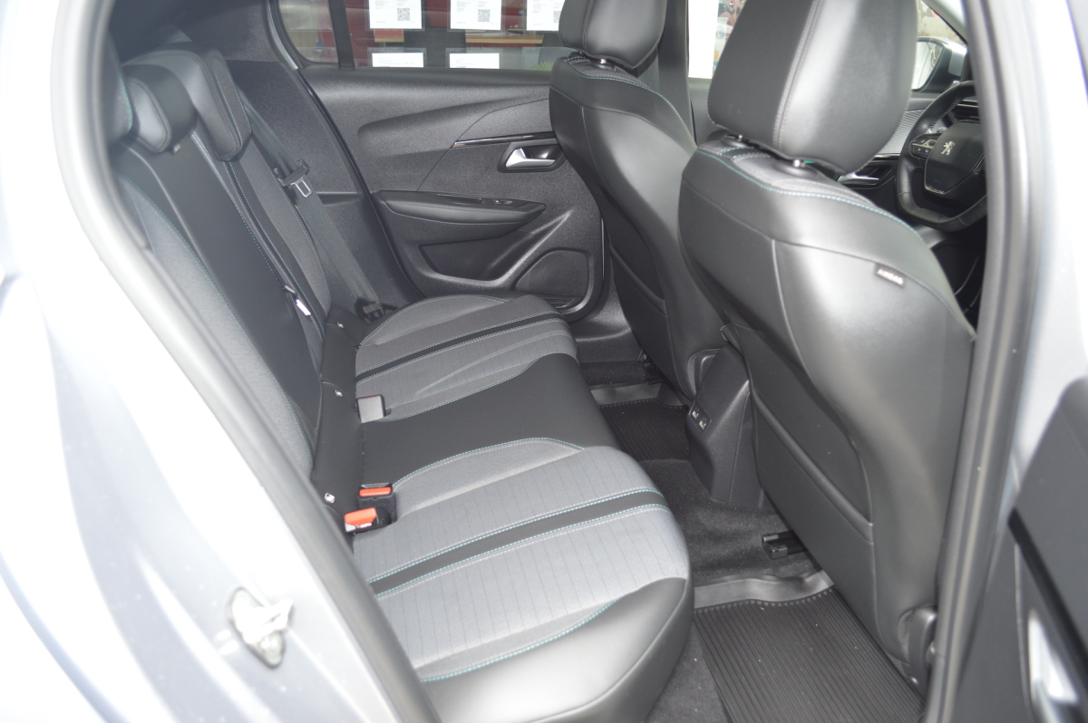 Peugeot e-208 — 11
