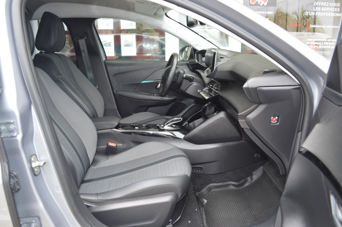 Peugeot e-208 — 10
