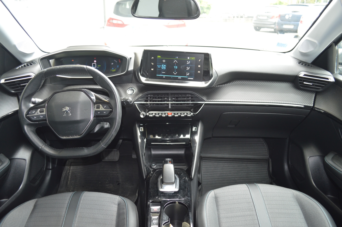 Peugeot e-208 — 9