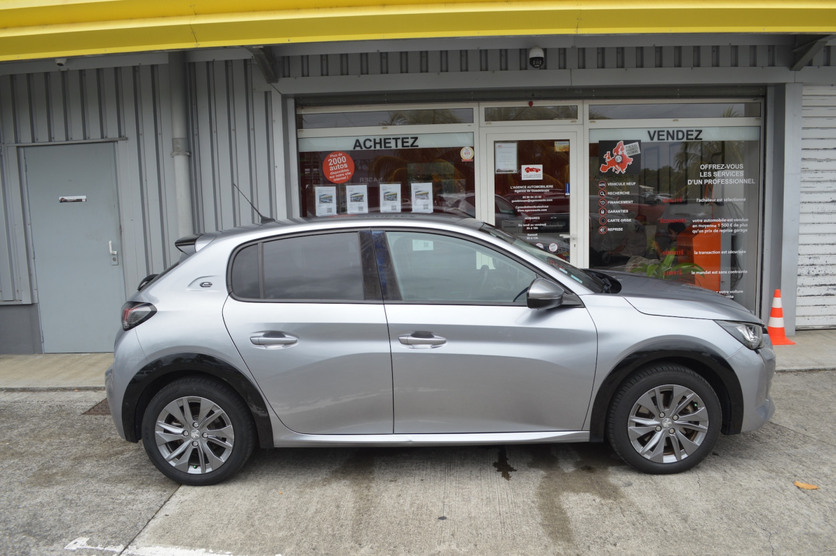 Peugeot e-208 — 8
