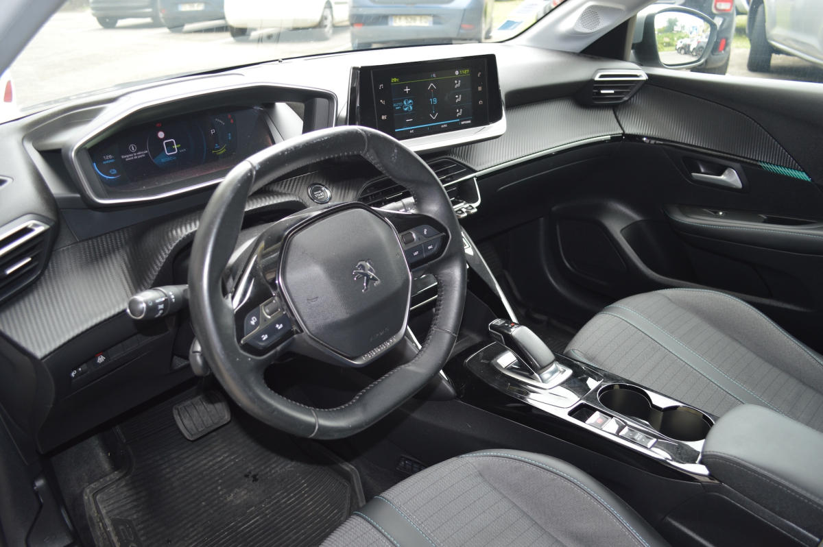 Peugeot e-208 — 14