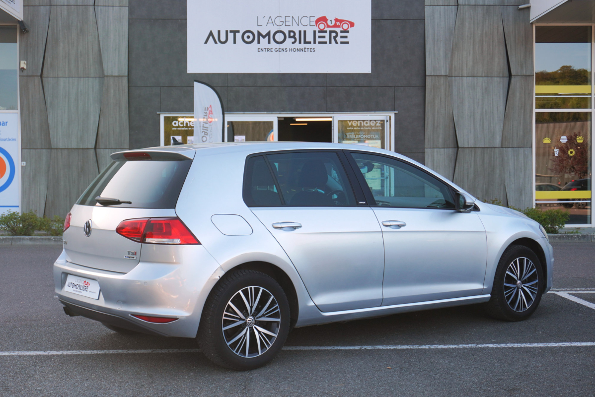Volkswagen Golf — 5