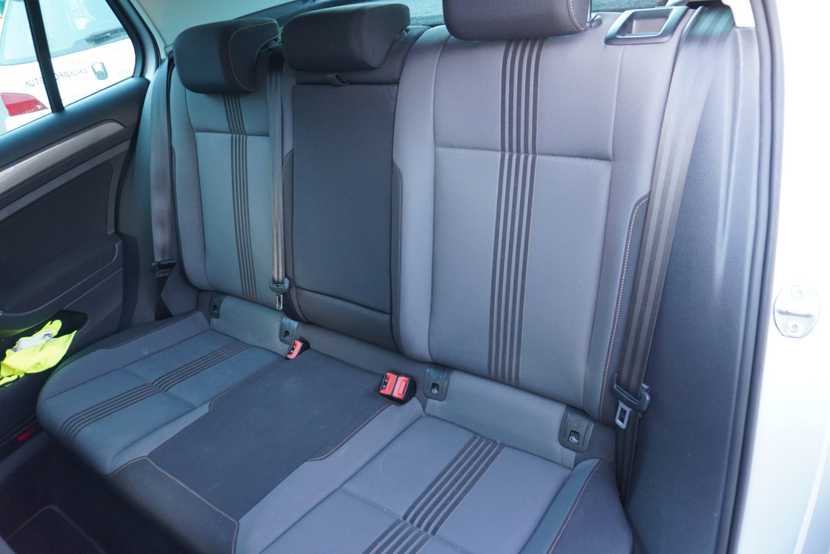 Volkswagen Golf — 12