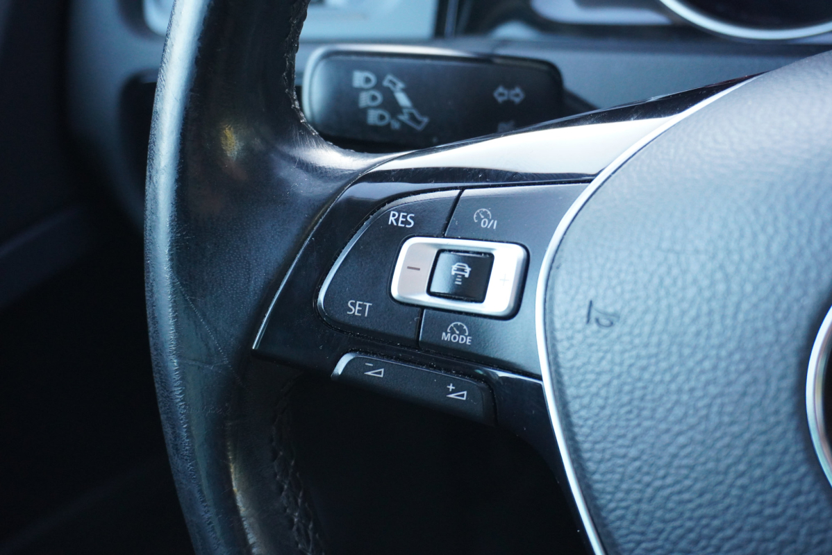 Volkswagen Golf — 24