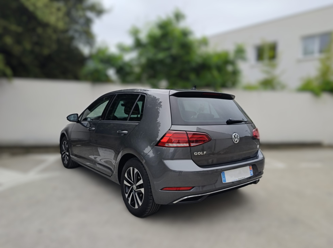 Volkswagen Golf — 3