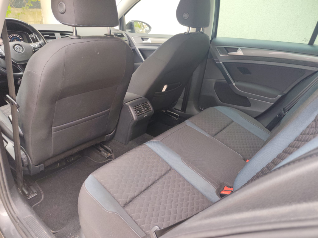 Volkswagen Golf — 21