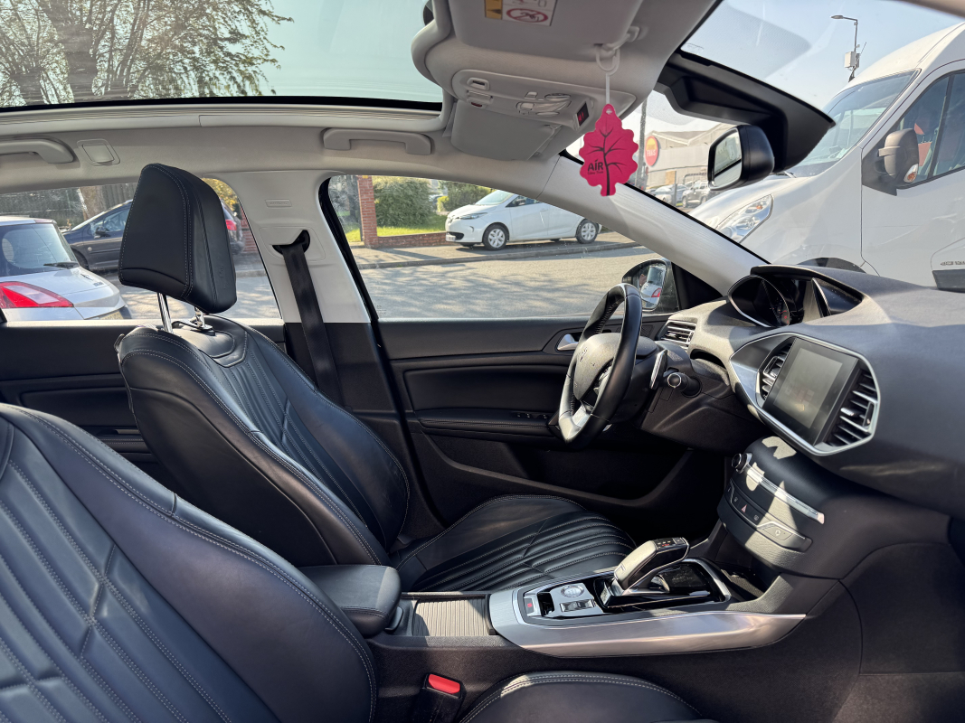 Peugeot 308 SW — 14
