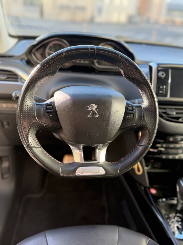 Peugeot 2008 — 14