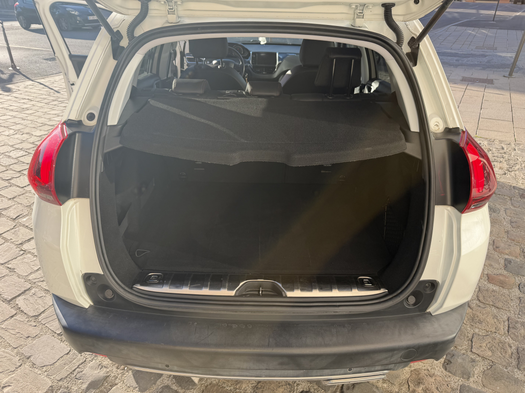 Peugeot 2008 — 8