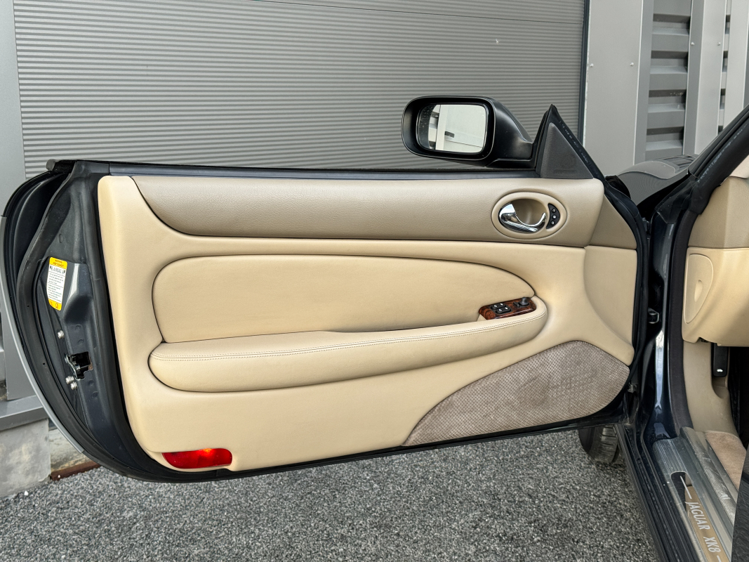 Jaguar XK8 — 30