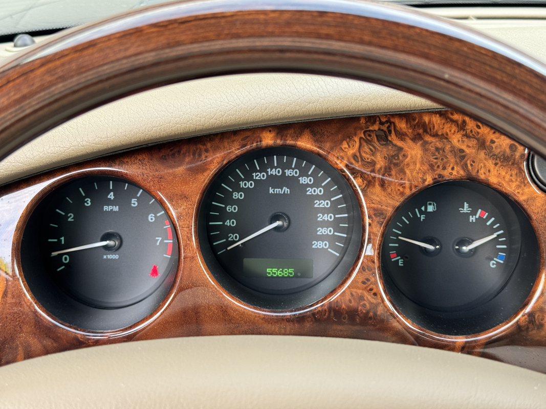 Jaguar XK8 — 27