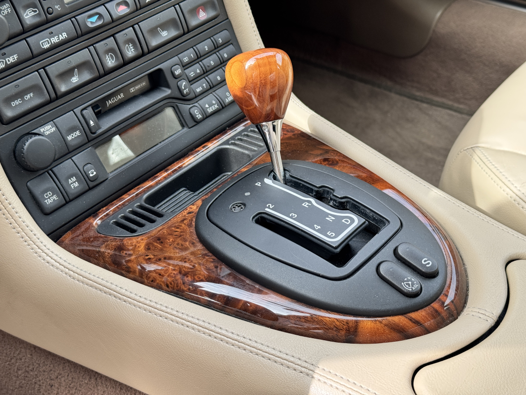 Jaguar XK8 — 17