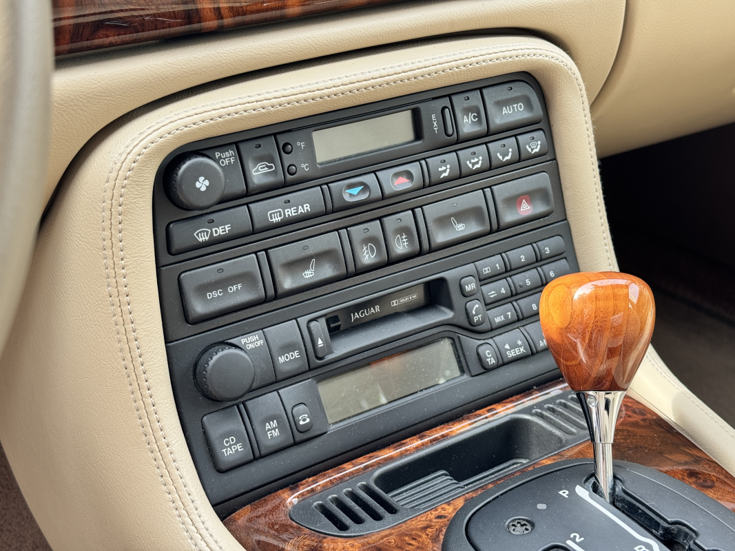 Jaguar XK8 — 16