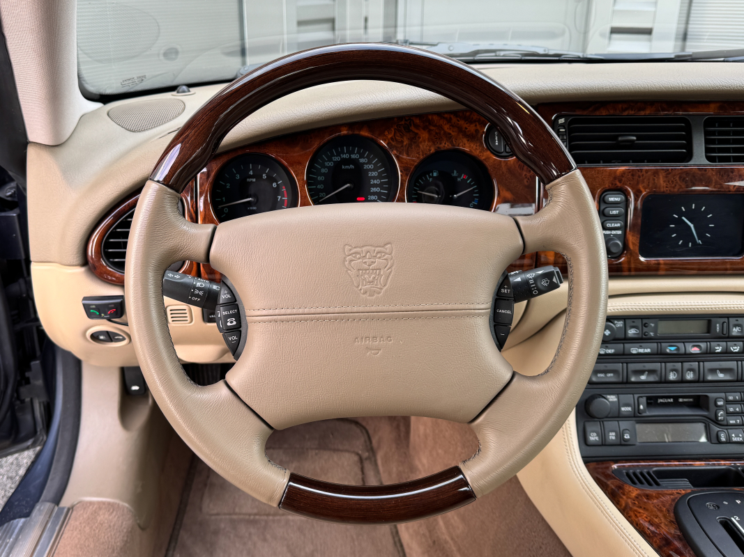 Jaguar XK8 — 15