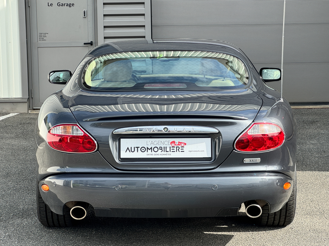 Jaguar XK8 — 7