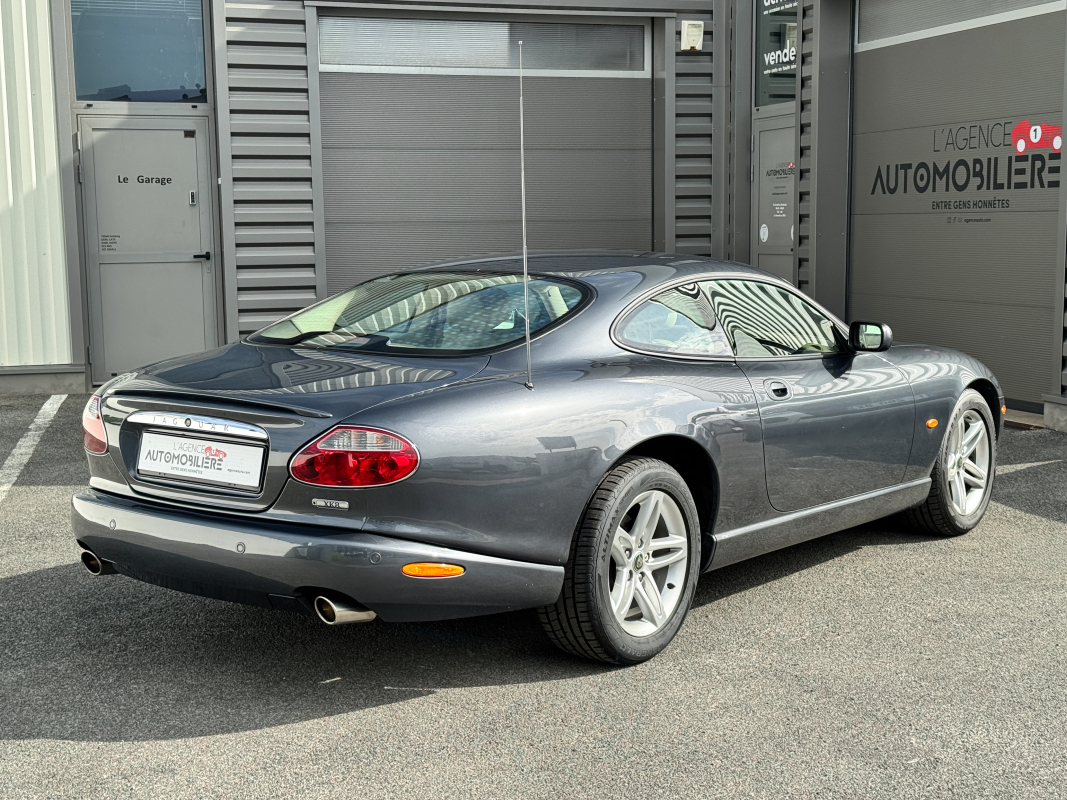 Jaguar XK8 — 8
