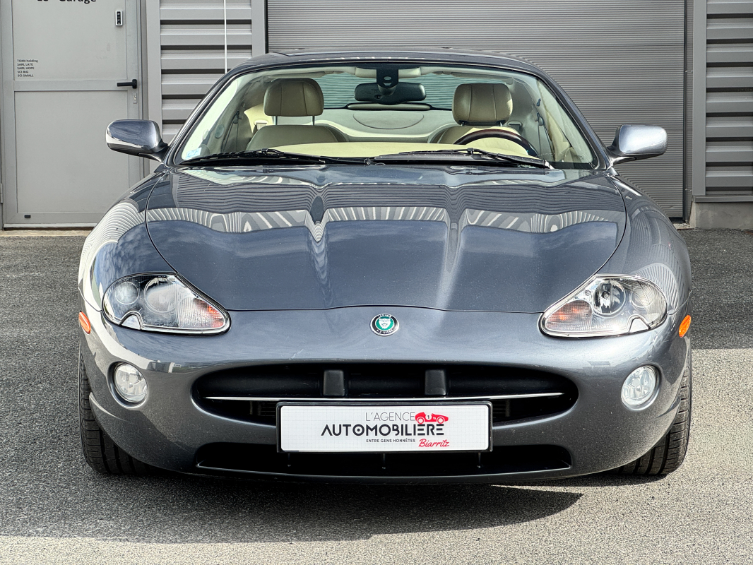 Jaguar XK8 — 2