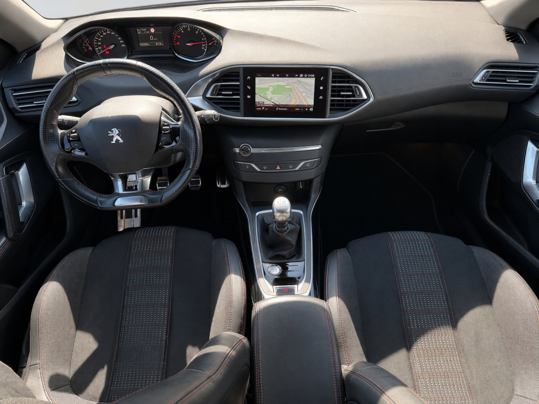 Peugeot 308 — 10