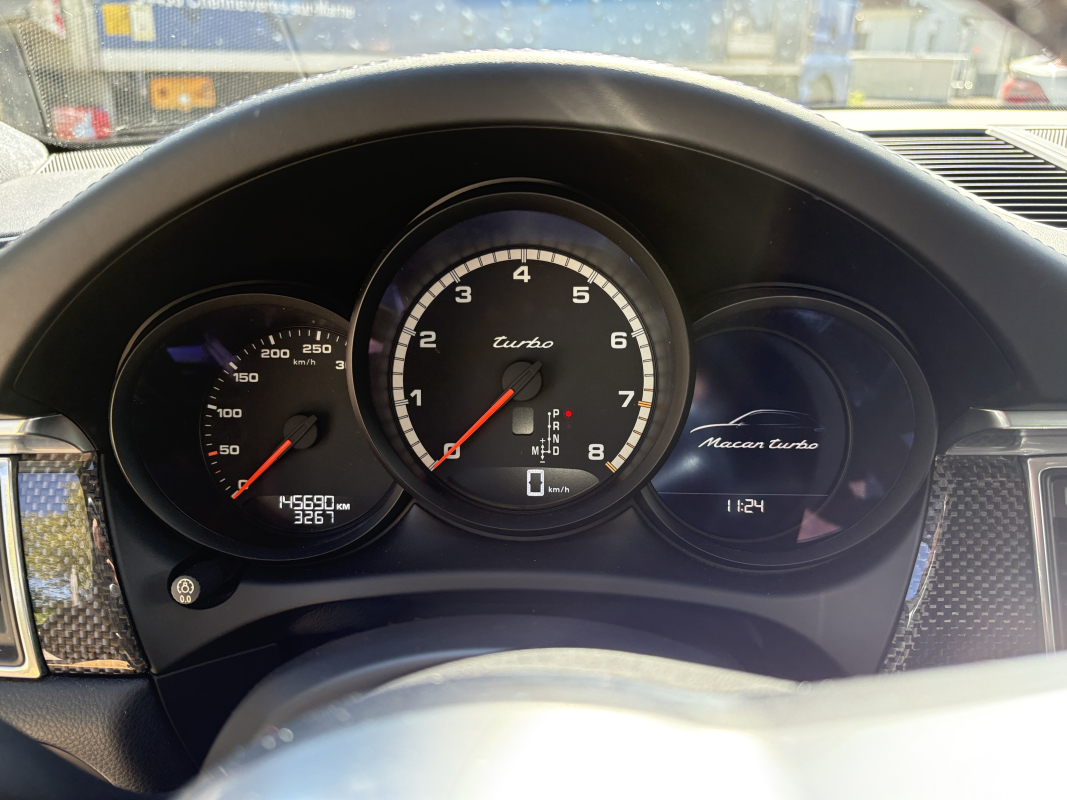 Porsche Macan — 17
