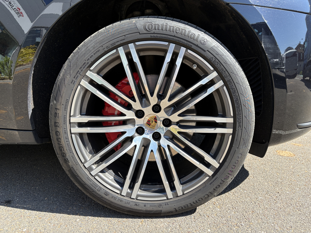 Porsche Macan — 32
