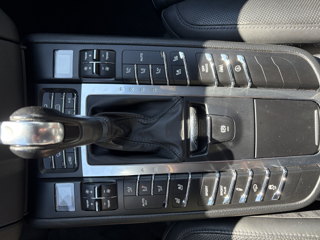 Porsche Macan — 20