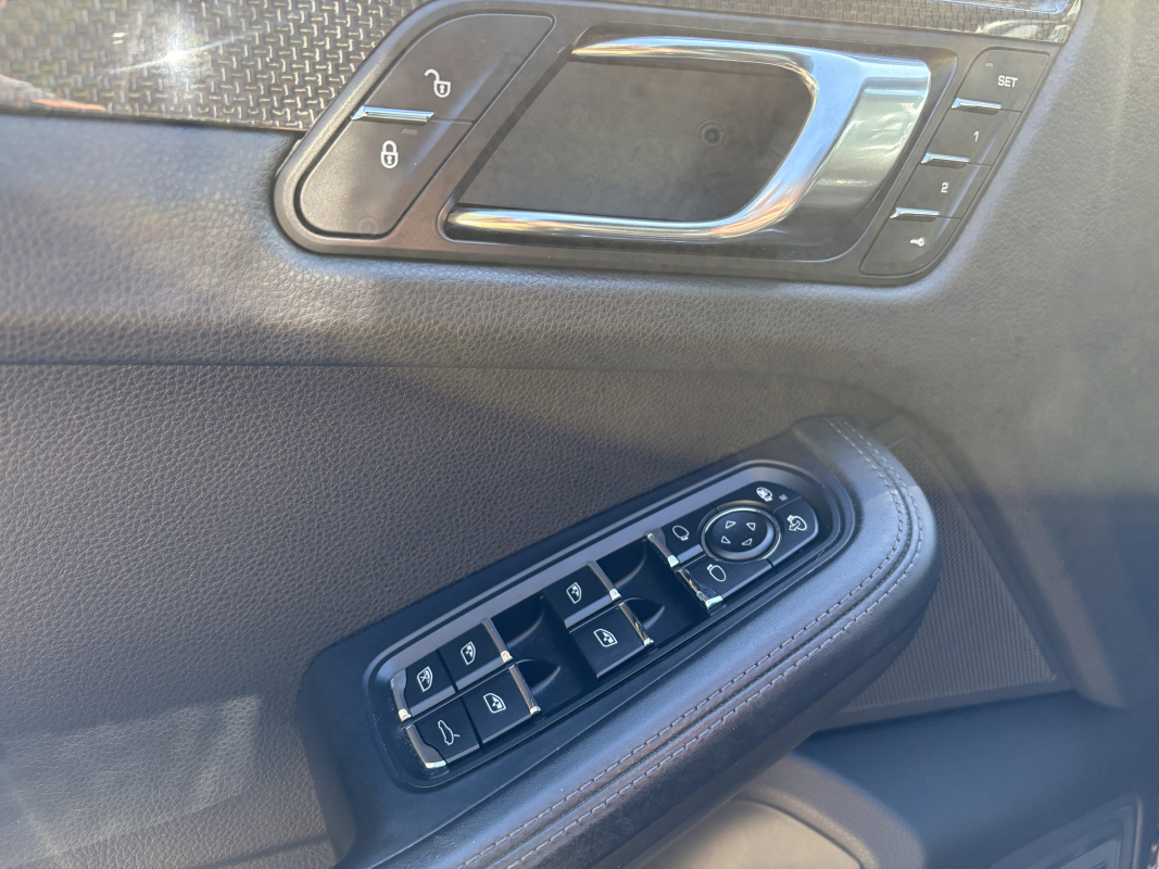 Porsche Macan — 22