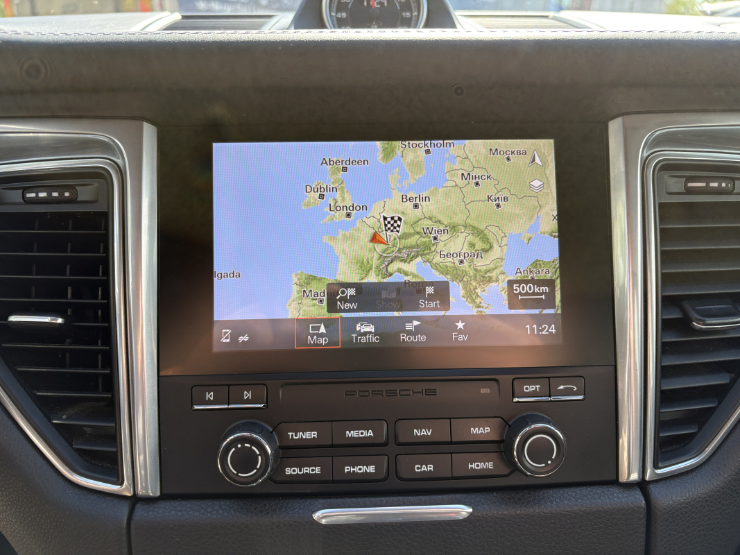 Porsche Macan — 21