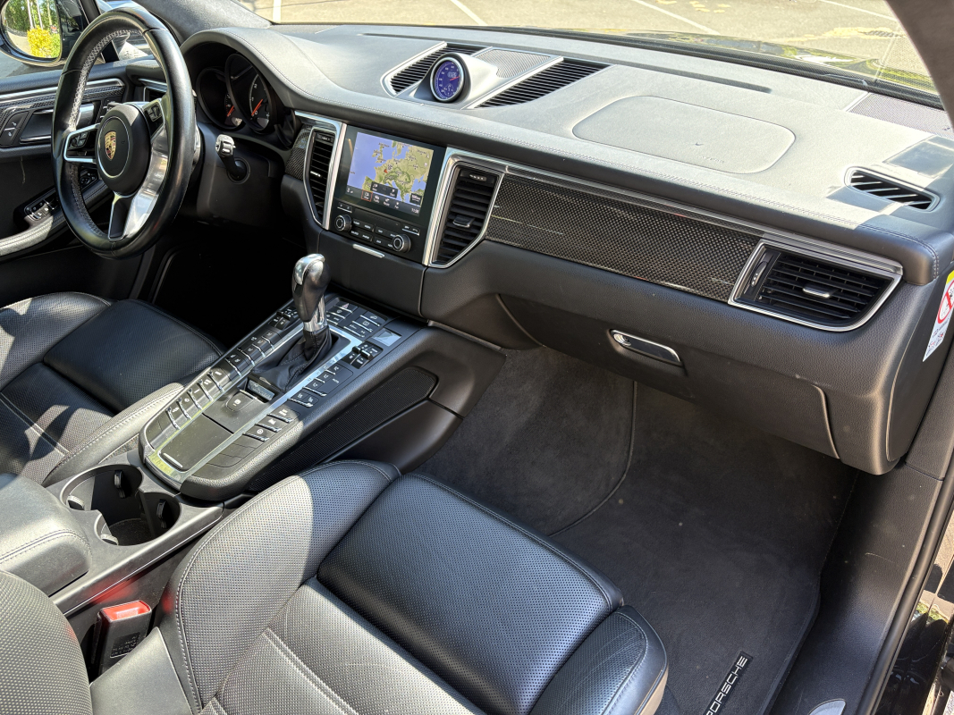 Porsche Macan — 13