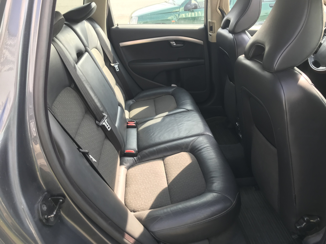 Volvo V70 — 12