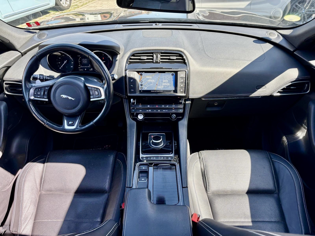 Jaguar F-Type — 8