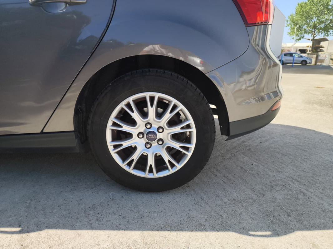 Ford Focus — 24