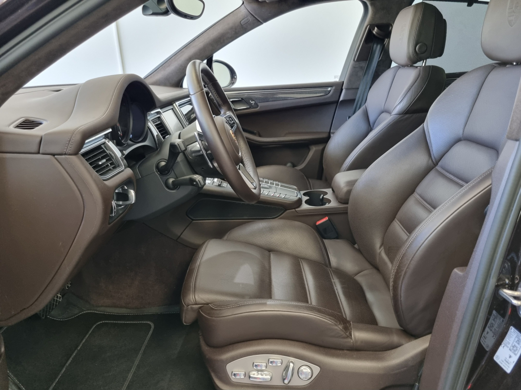 Porsche Macan — 11