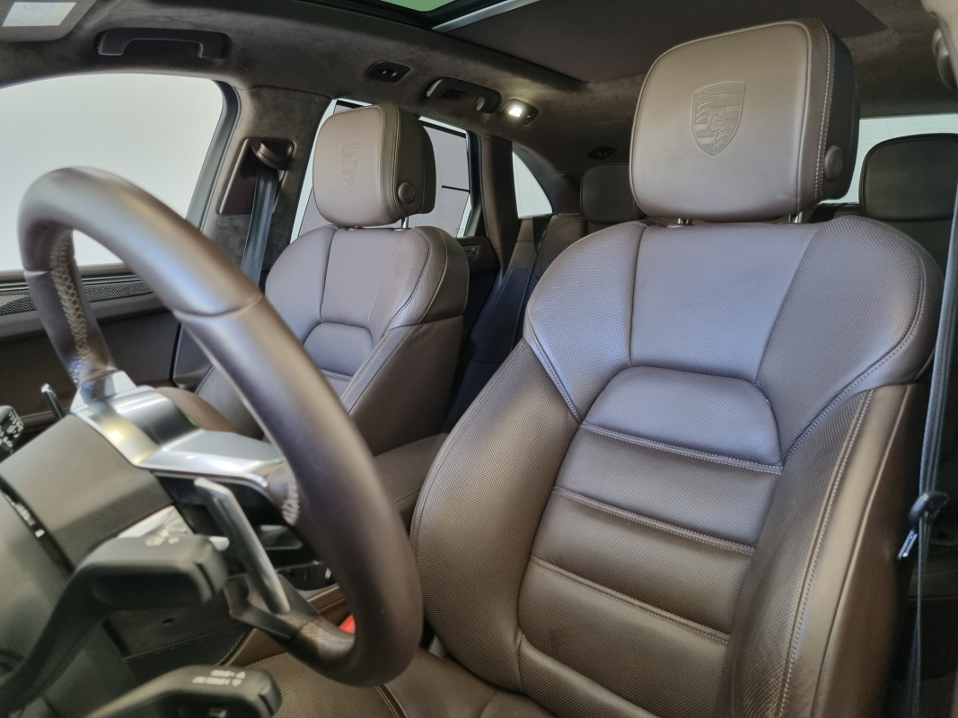 Porsche Macan — 12
