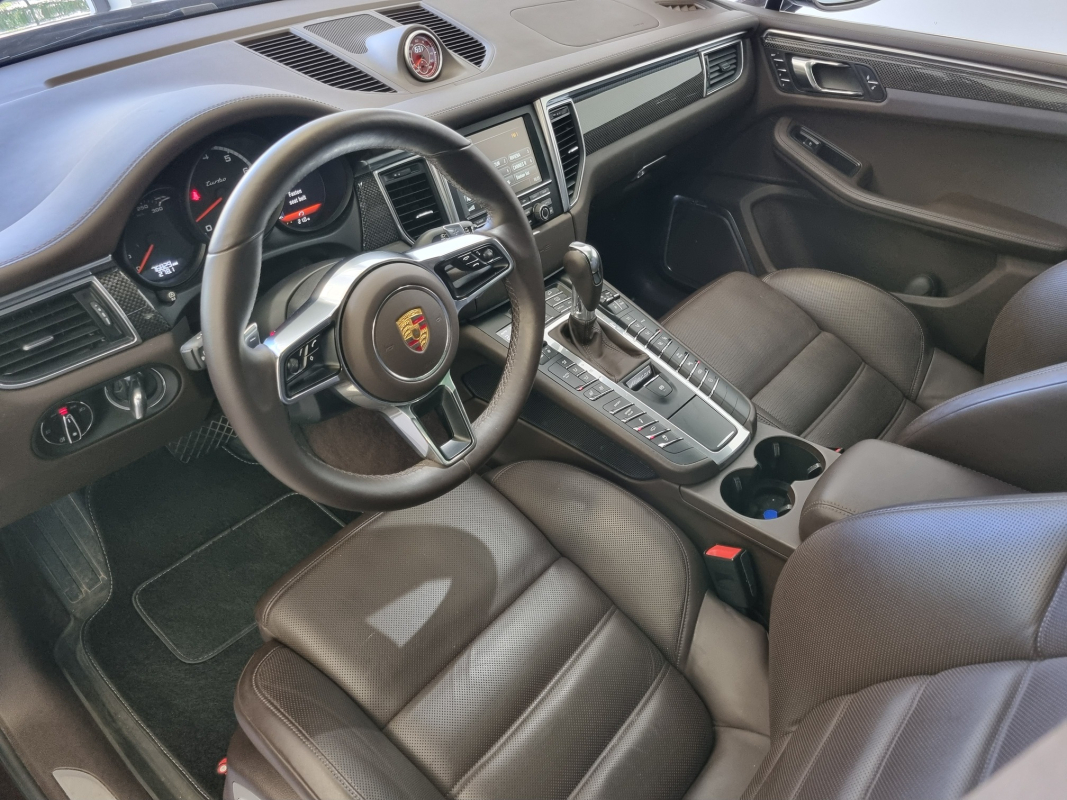 Porsche Macan — 10