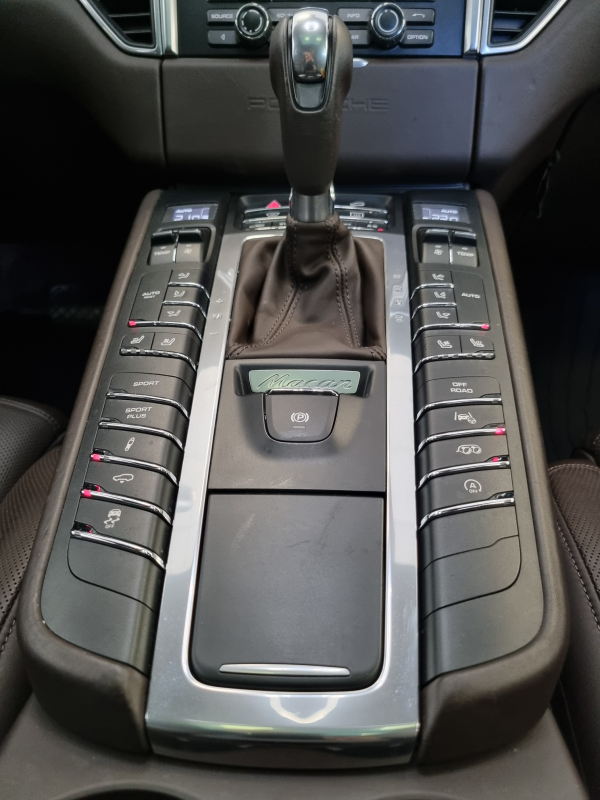 Porsche Macan — 24
