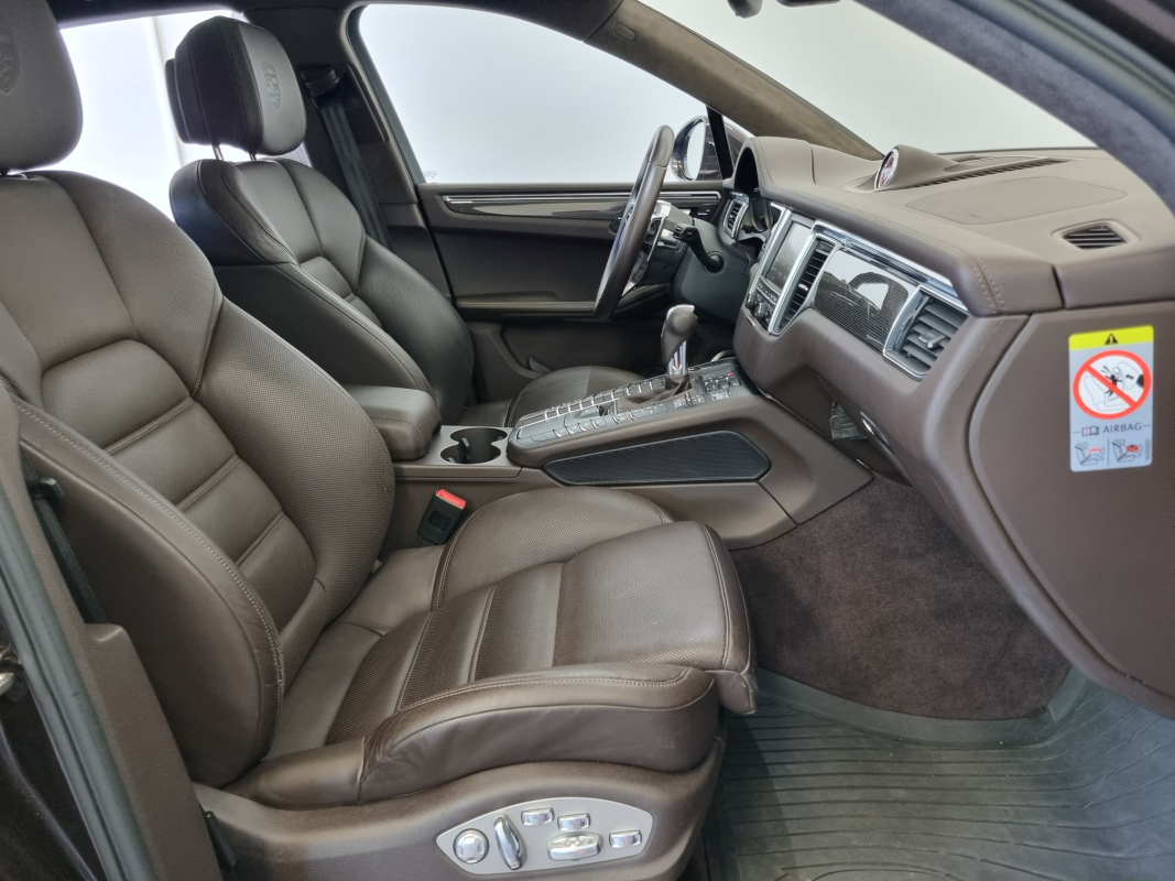 Porsche Macan — 16