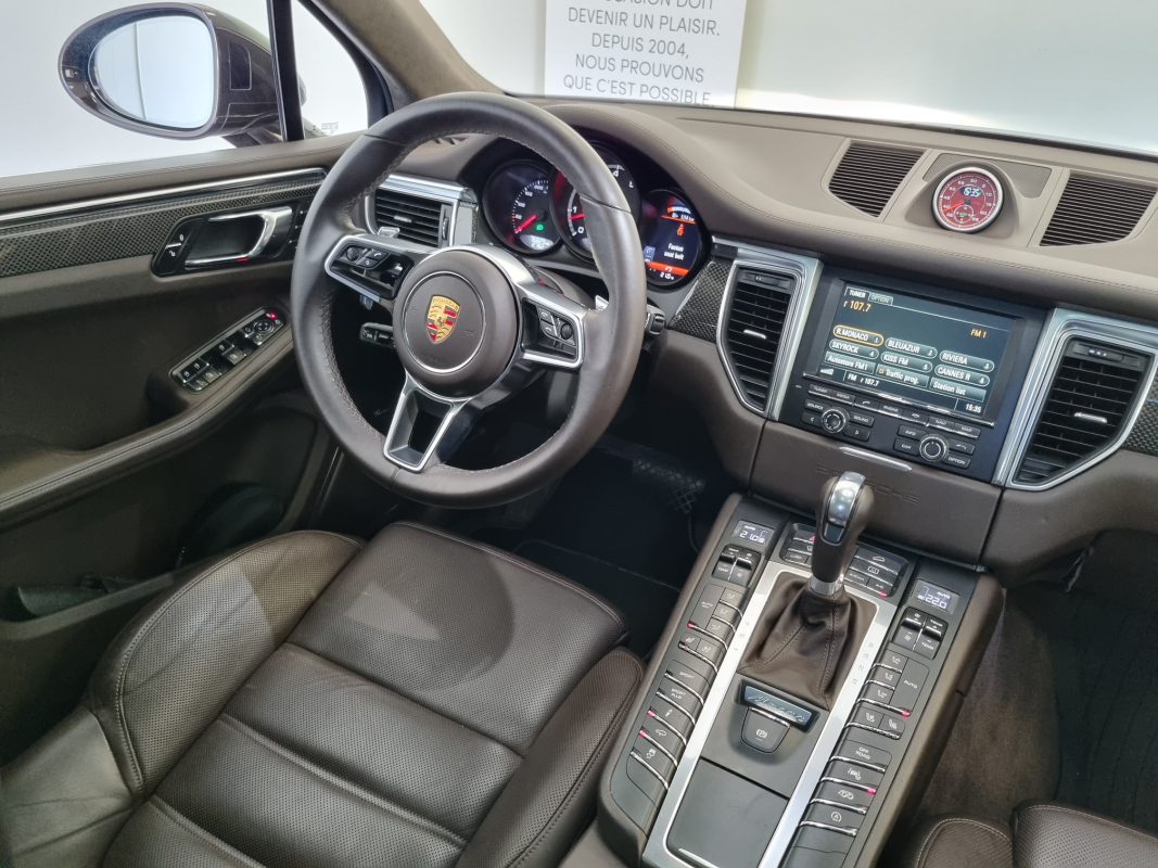 Porsche Macan — 18