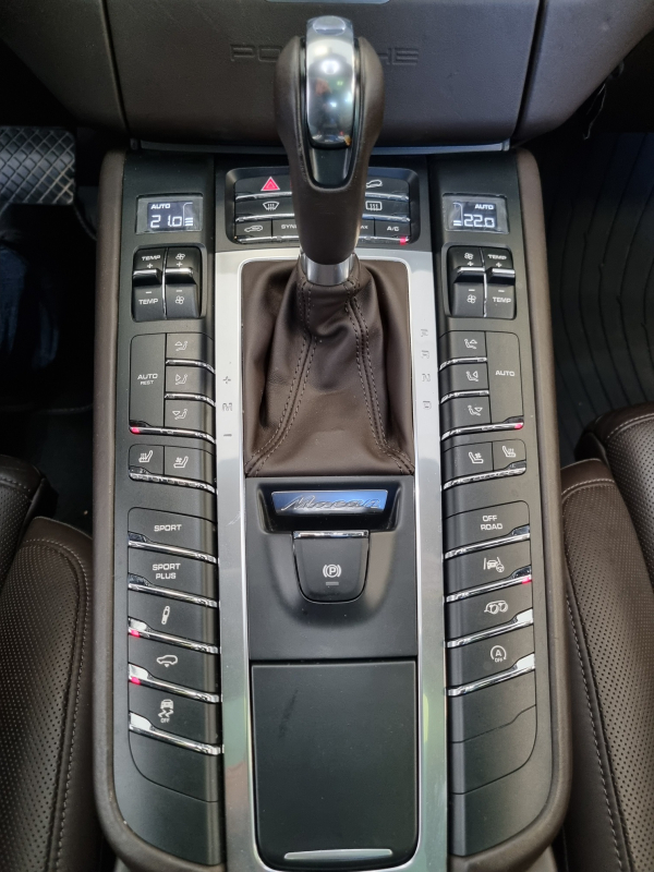 Porsche Macan — 23