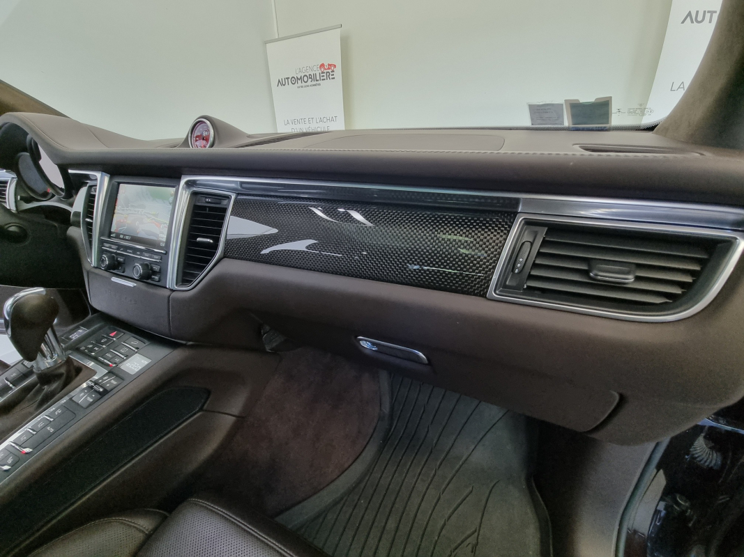 Porsche Macan — 22