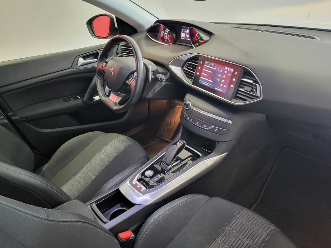 Peugeot 308 — 10