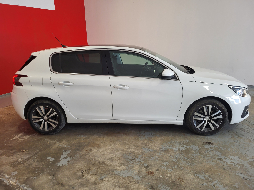Peugeot 308 — 8