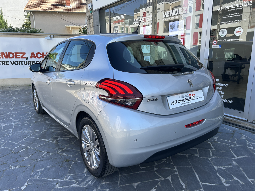 Peugeot 208 — 3