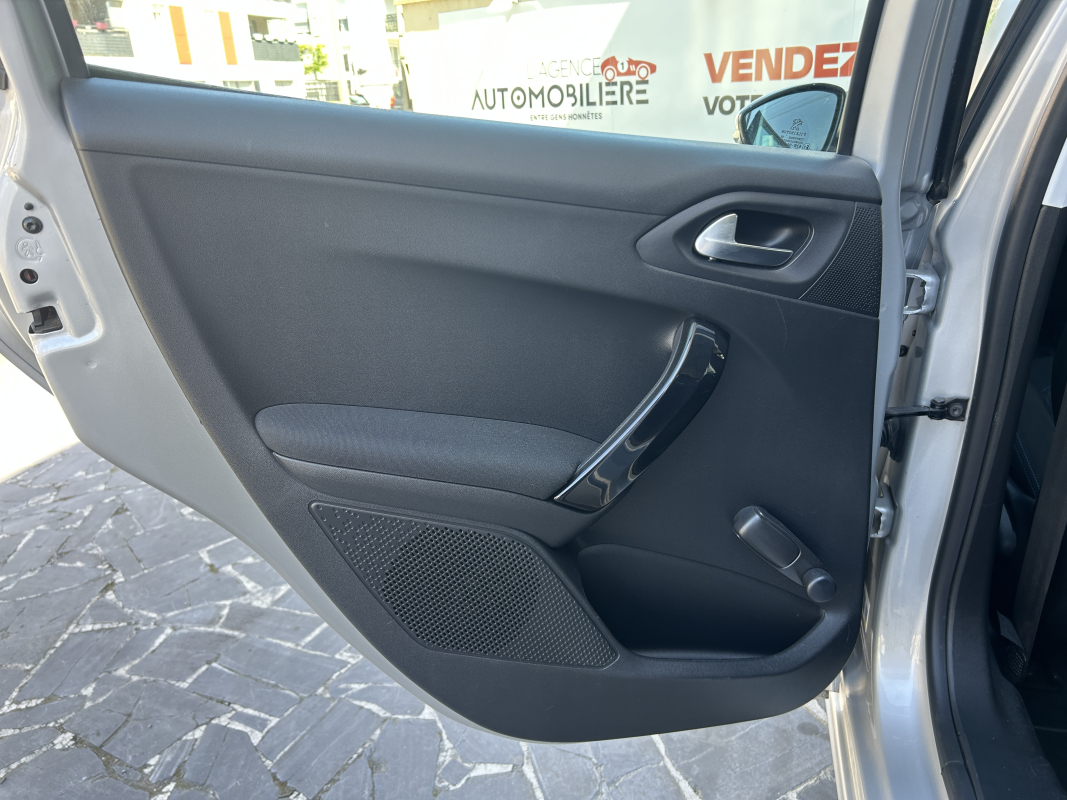 Peugeot 208 — 21