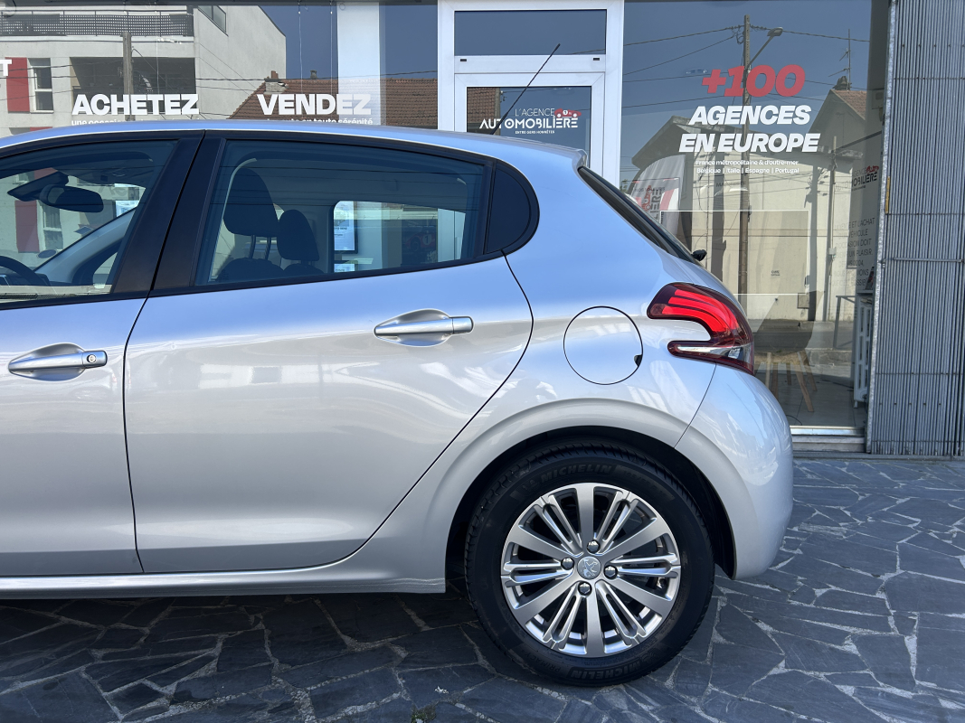 Peugeot 208 — 9